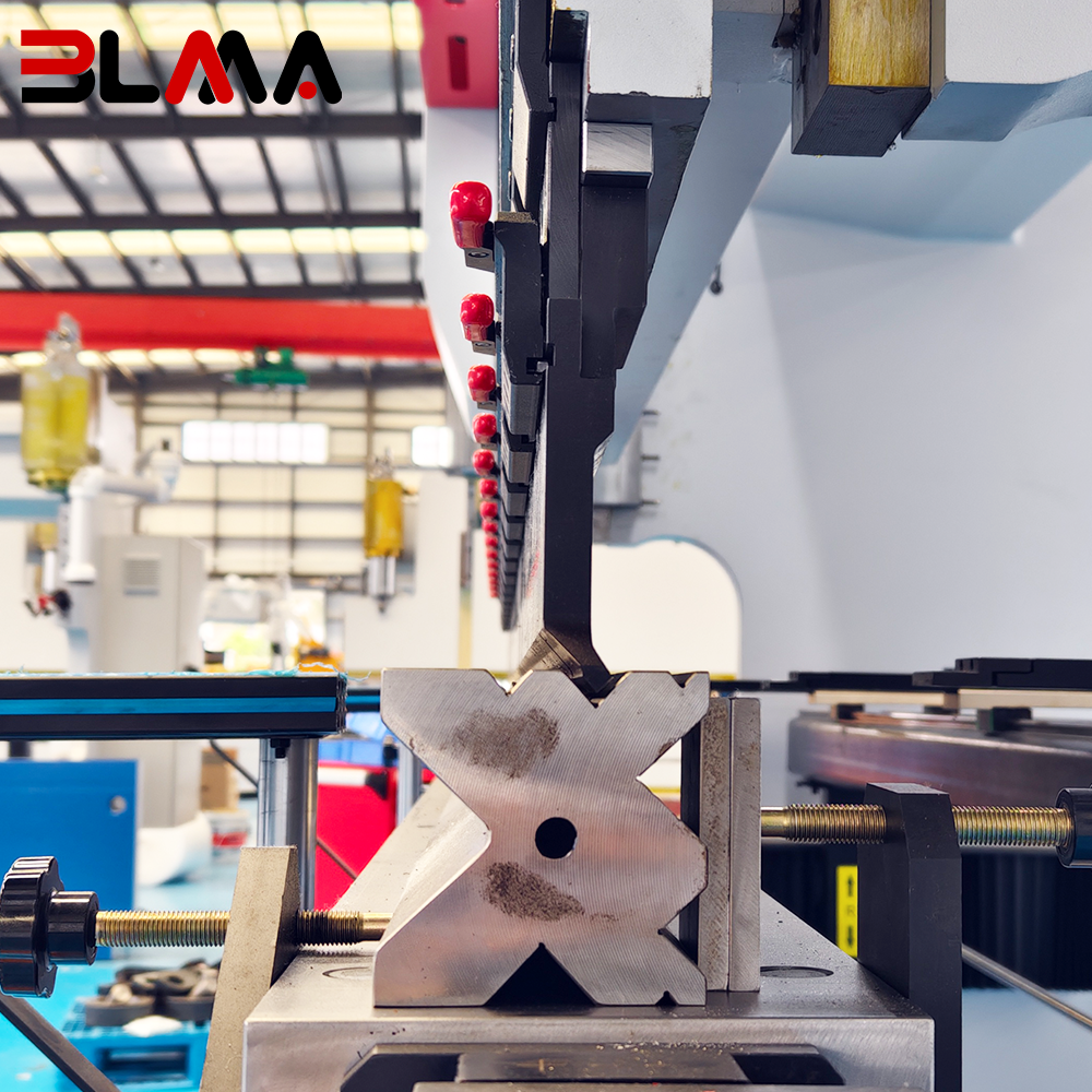2026-BLMA-WE67K-220T3200 DA53T 4+1 Axis CNC Press Brake