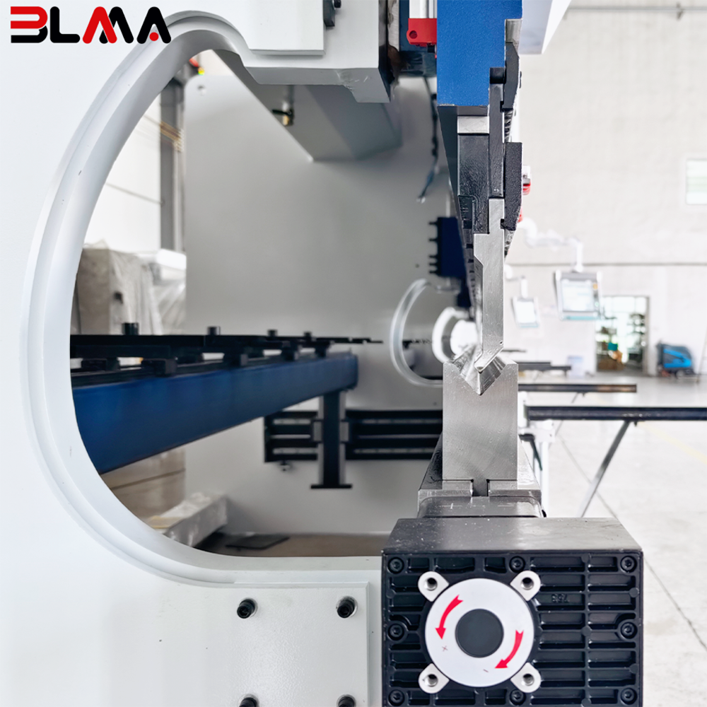 BLMA-160T4000 DA66T 6+1 Tandem CNC Press Brake for Long Sheet Metal Bending