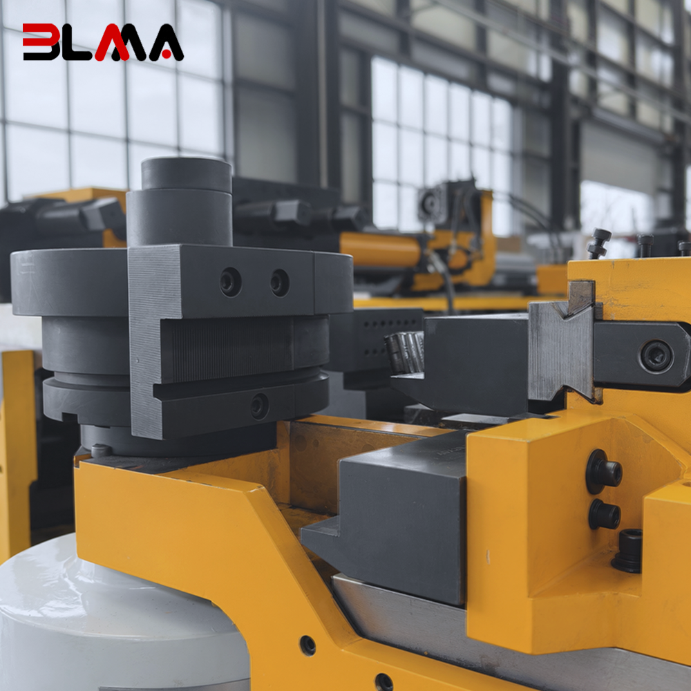 DW63CNC-3A1S CNC Rectangular Tube Bending Machine for 40×20×1.5mm Tube